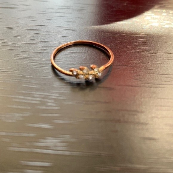 Dainty Rhinestone Leaf Ring size 6.75 - Picture 1 of 4